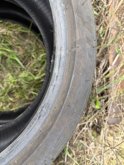 Vand 2 anvelope BRIDGESTONE 245 40 18