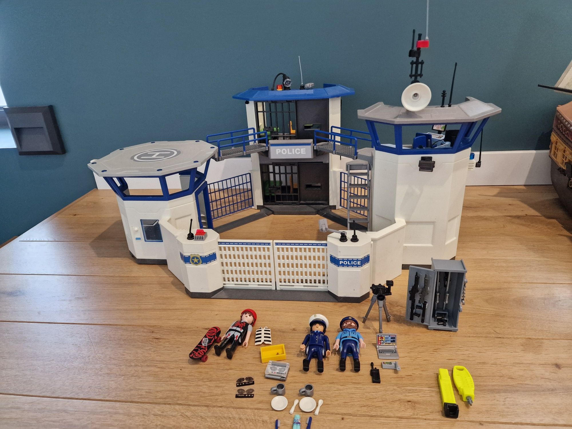 Playmobil city - полицейско управление със затвор