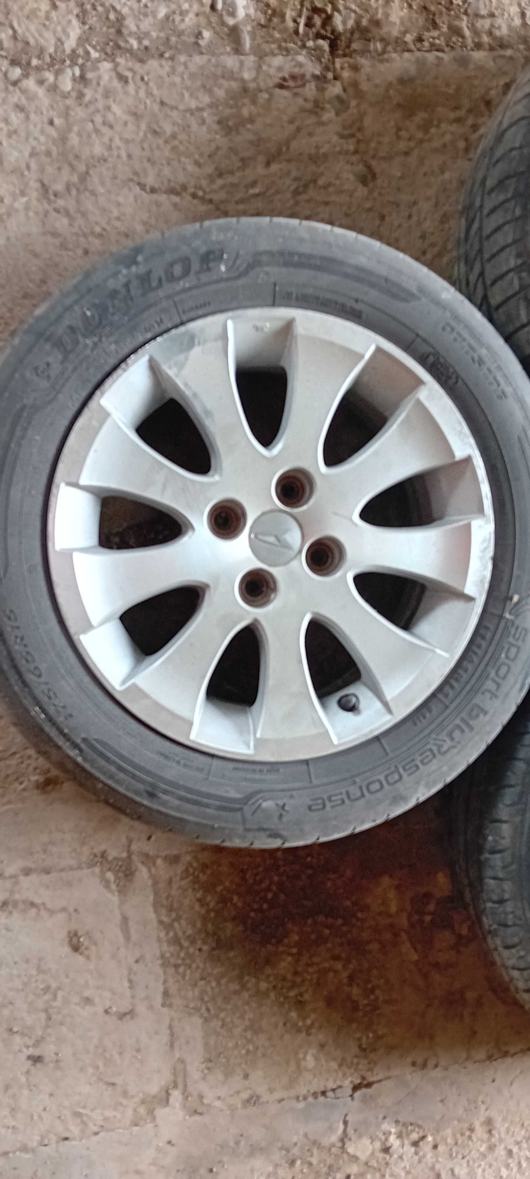 Гуми с джанти Daihatsu Materia