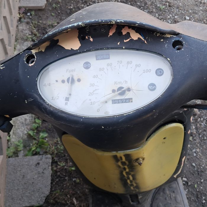 Vând scuter aprilia