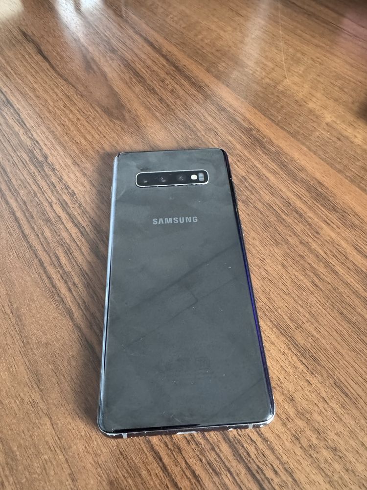 Самсунг S 10 plus