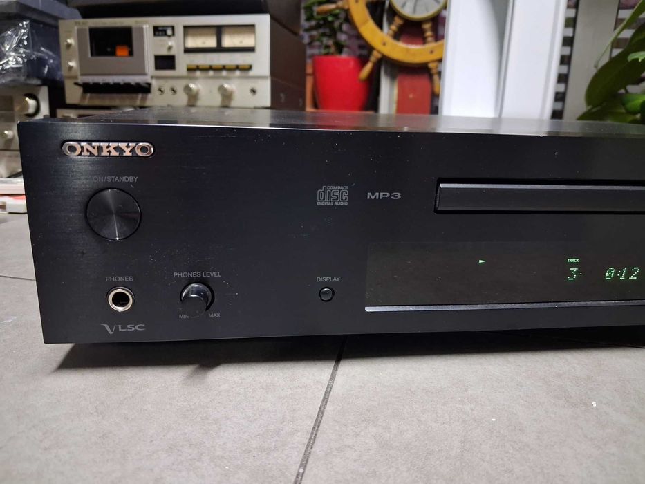 Onkyo C-7030 cd player