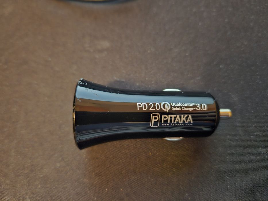 Pitaka Car Charger PD 2.0 si QC 3.0 + Cablu USB-C - USB-A  in unghi 90