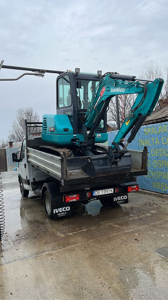 De închiriat Miniexcavator 3 tone si picon