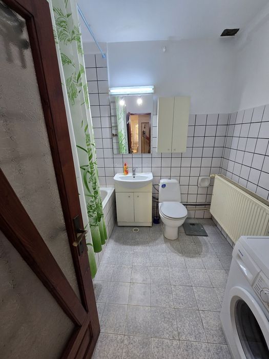 Inchiriez apartament cu 3 camere decomandate, et 1 str. N. Balcescu
