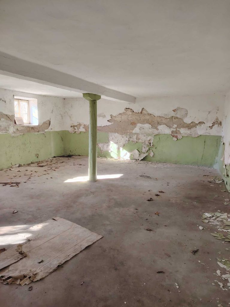 Продава се Промишлена сграда в с. Радомирци, Област Плевен - 9090 кв.м за 13 €/кв.м - Снимка #21