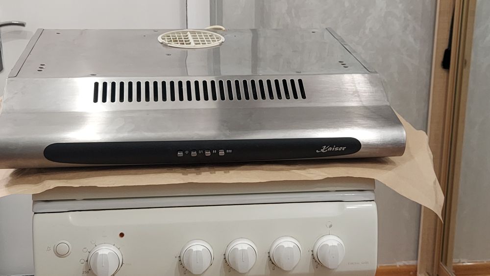 Продам вытяжку Кайзер