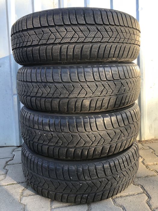 4 anvelope iarna dimensiunea 205/60 R17 Pirelli, 6mm profil ramas!