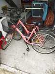 Vand doua biciclete promenada nefolosite.