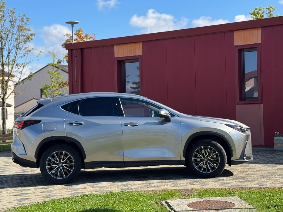 Lexus Seria NX Lexus Seria NX 450h+plug-in -AWD CVT PHEV -TVA deductibil