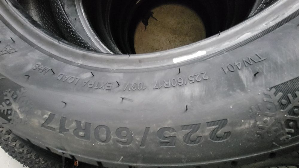 Продавам чисто нови зимни гуми 225 60 17