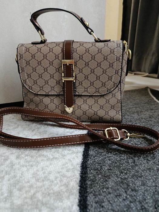 Дамски чанта  с дълга дръжка