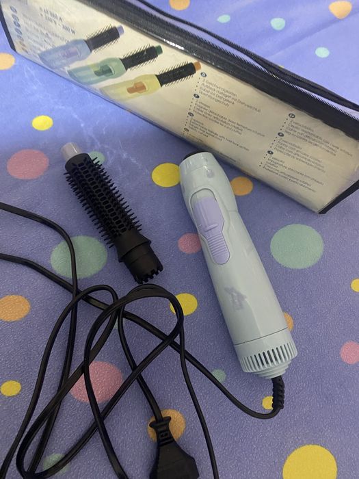 Perie electrica cu aer cald