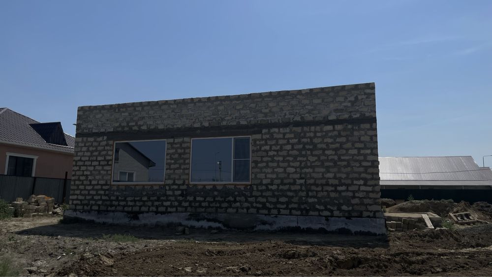 Продам не достроиный дом 14х14 водников 3