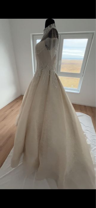 Rochie de mireasa potrivita pentru marimea XS-S