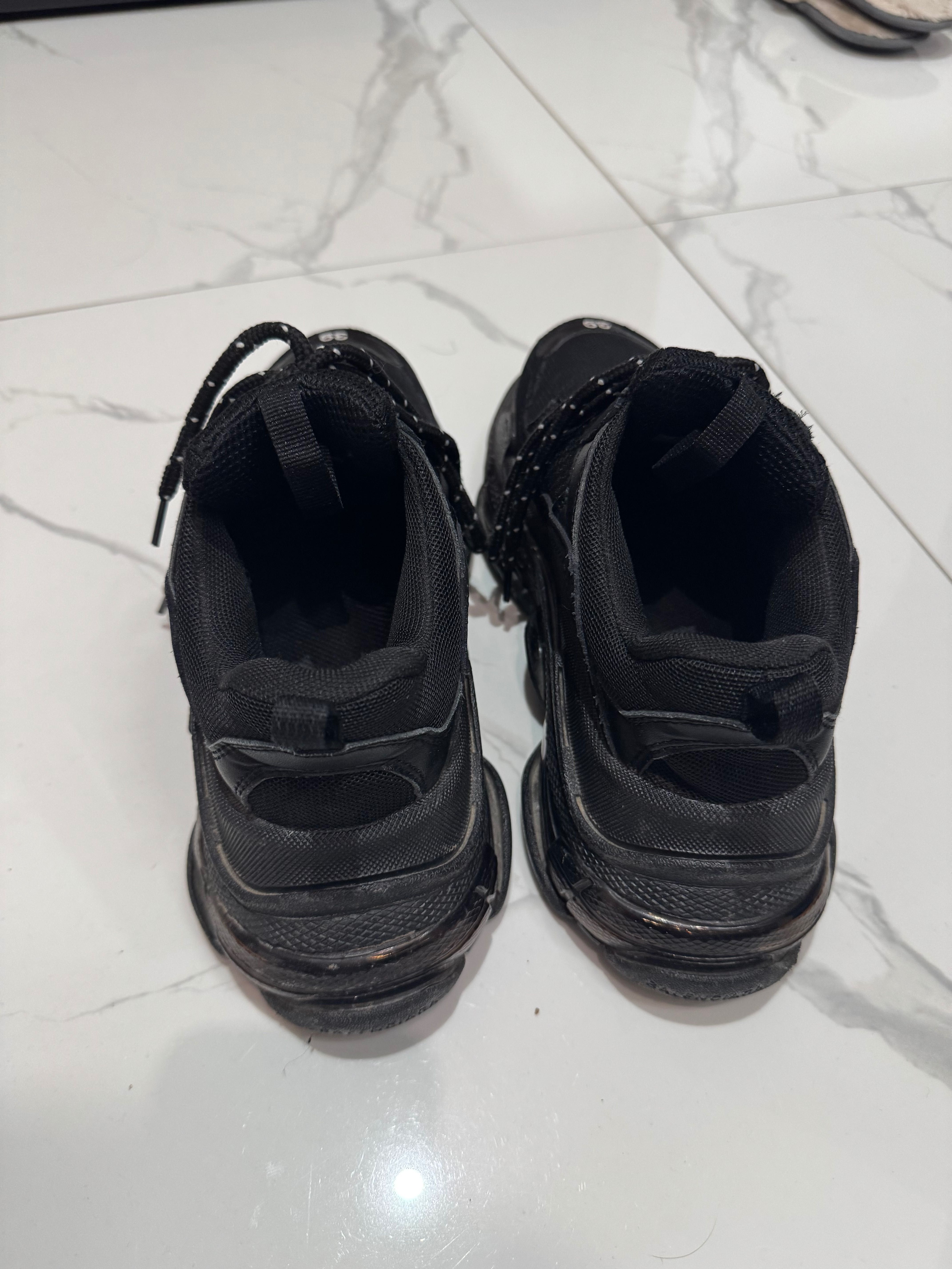 Balenciaga triple S black