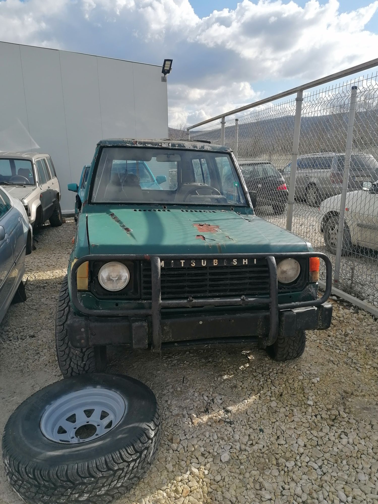 Мицубиши Паджеро 1 / Mitsubishi Pajero 1 2.5 TDI НА ЧАСТИ