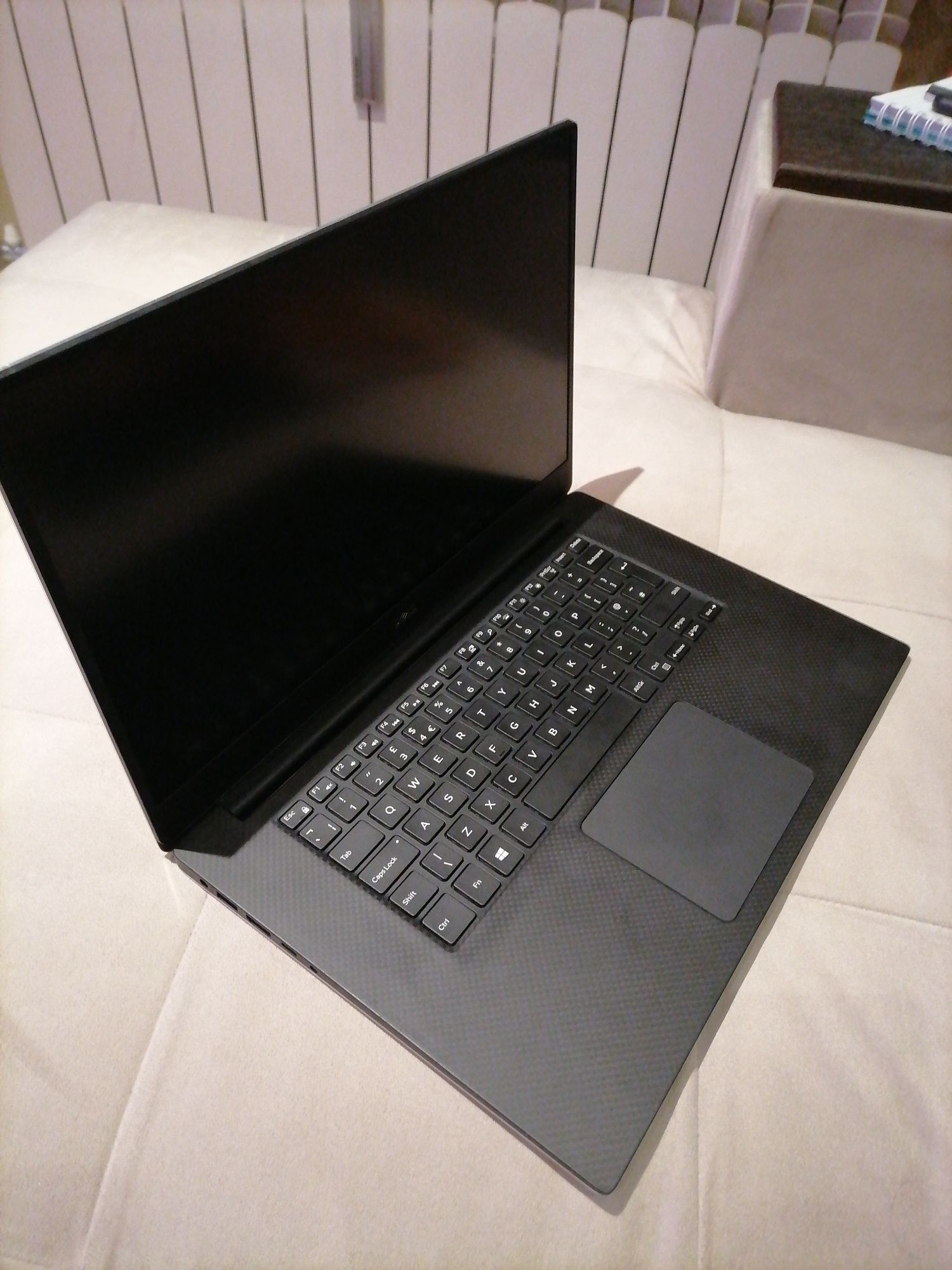 DELL XPS15 9560 lap top