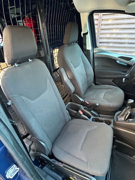Vând Ford Transit Courier