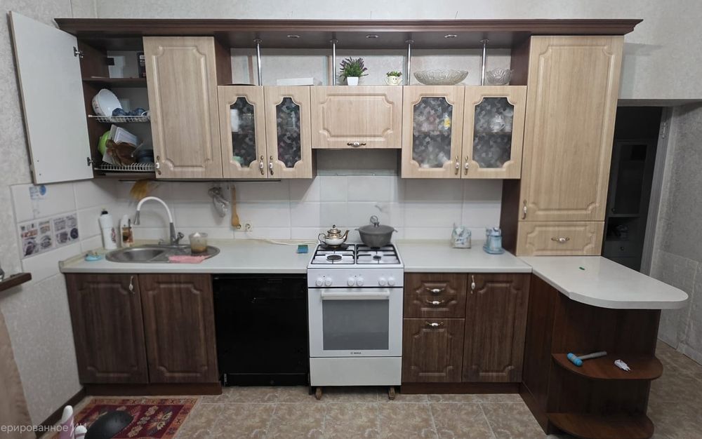 Кухонный гарнитур, в хорошем состоянии МДФ.