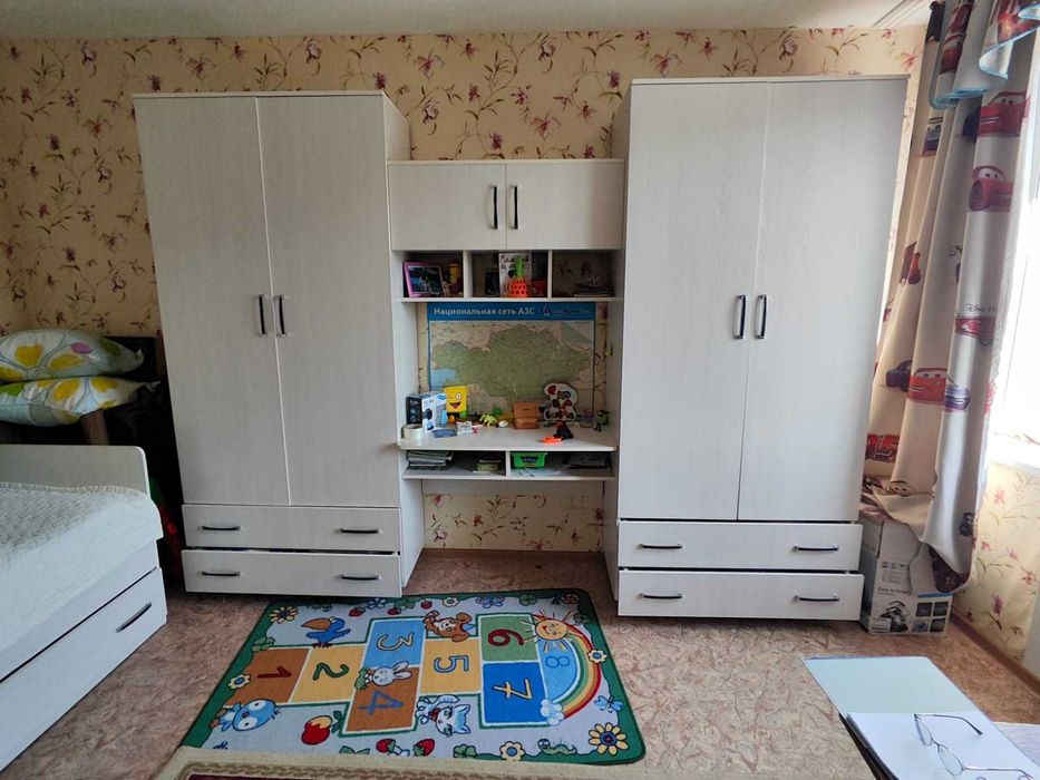 Шкаф в детскую комнату