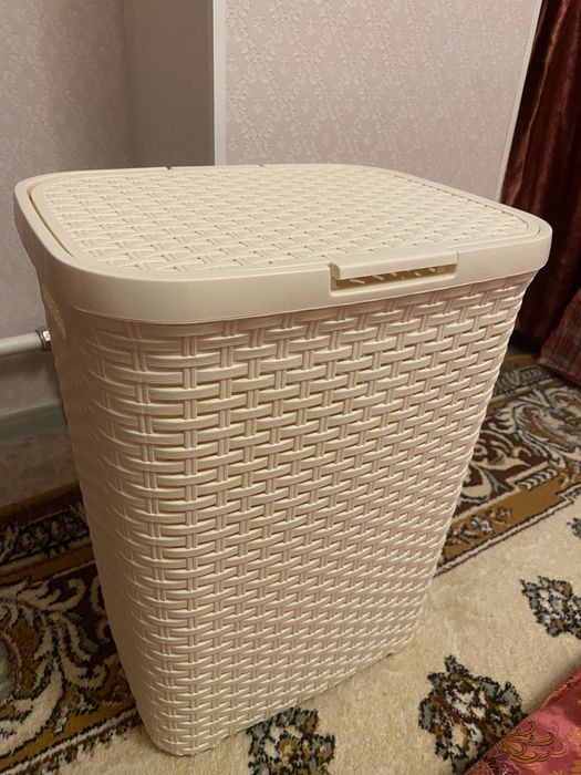 Новая Корзина для белья. Очень легкая. Корзина для белья новая