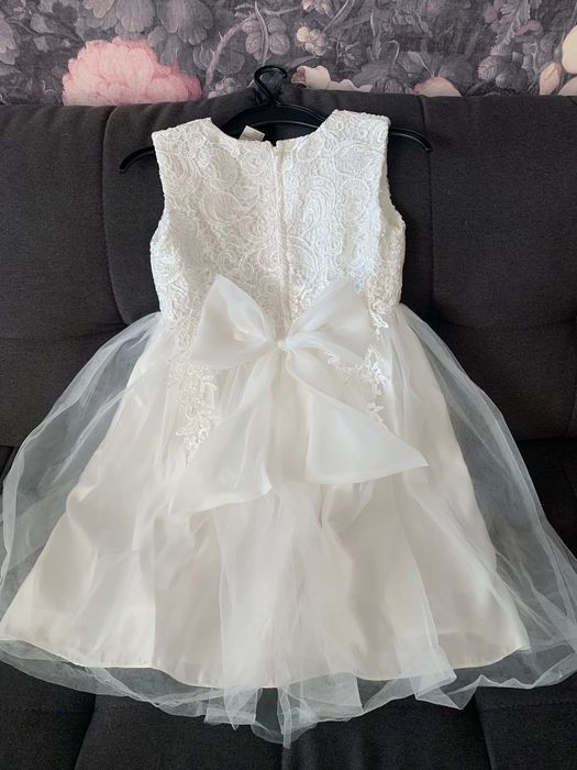 Елегантна детска рокля с панделка