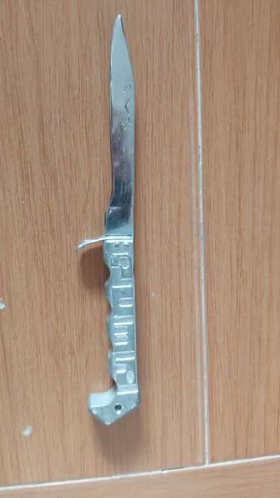 Vânt cuțit făcut manual