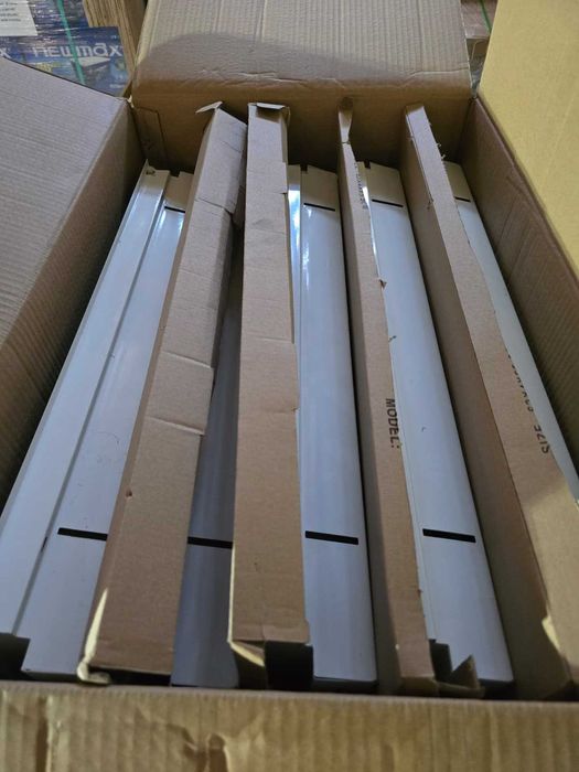 Lămpi tavan casetat cu tuburi Philips – 50 bucăți + 8 aplice CADOU!