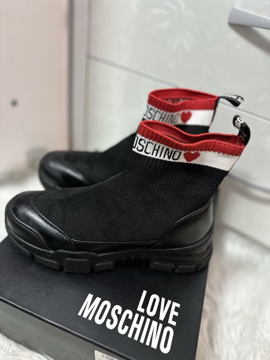 Боти Love Moschino