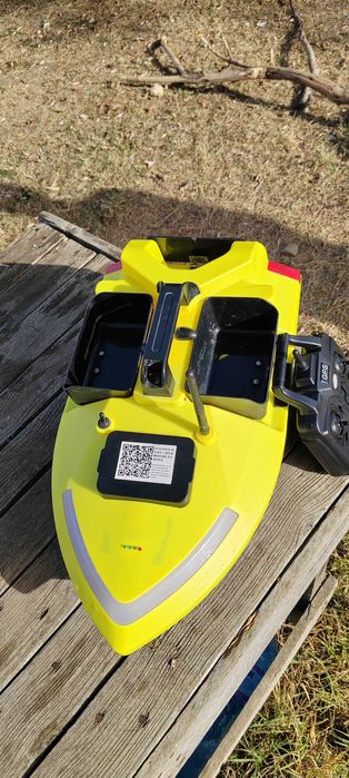 Лодка за захранка V020 Neon GPS 40т. 12000мач. Батерия