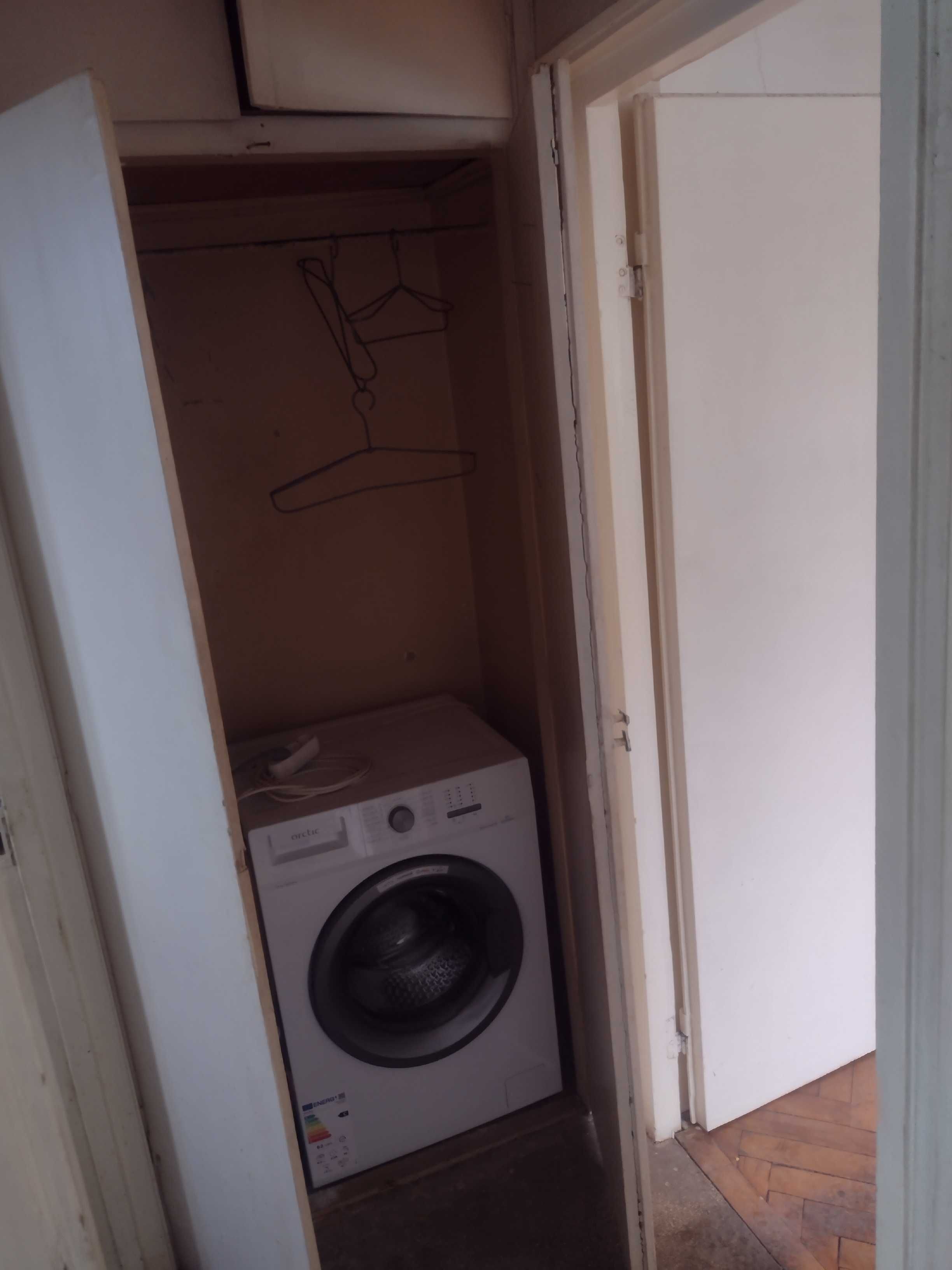 Vând apartament 2 camere, baie, bucătărie, balcon, cămară, CT,Mănăștur