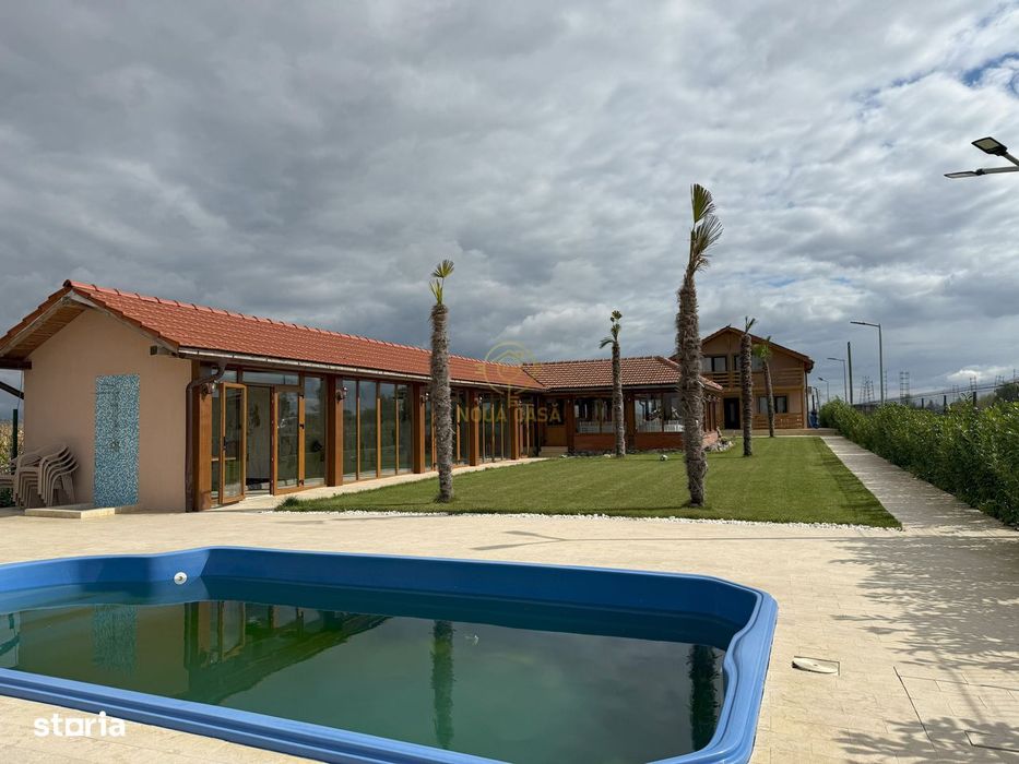 Vila de vanzare in APA-NORD  cu 2 Piscine/Zona de Relaxare/Acces lac