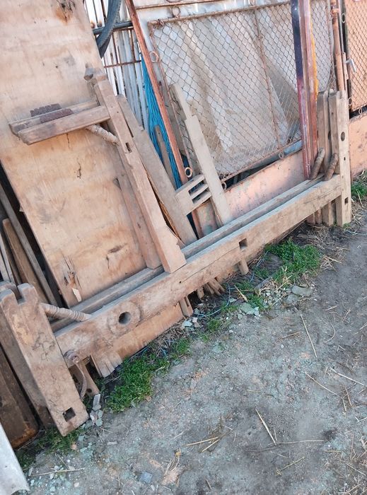 Razboi de tiesut . De vanzare