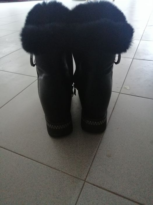 Ботуши, почти нови  с вътрешна платформа