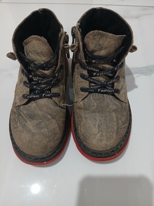 Продам детские осенние ботинки для мальчика размер 28 недорого