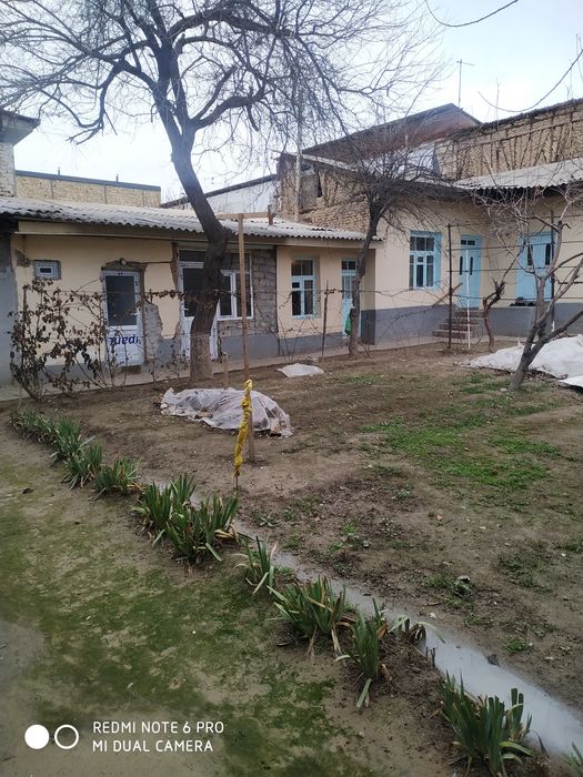 Ho'vli Uy sotiladi 5, 8 so'tix