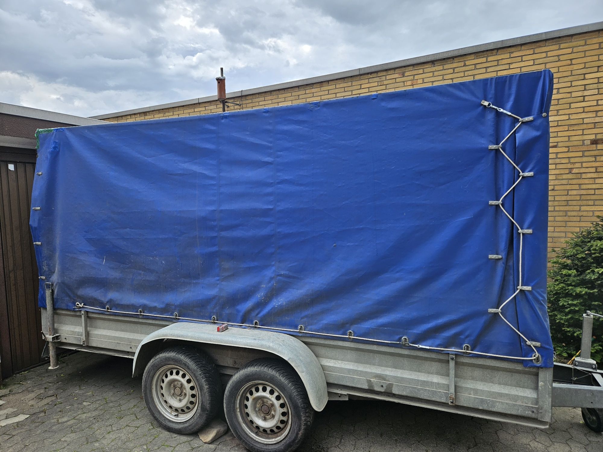 Remorca stema 2000 kg