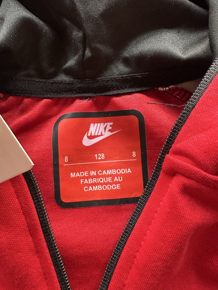 Детски,памучен екип Nike в черно с червено и бяло