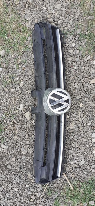Grila bara fata centrala cu sigla golf 7