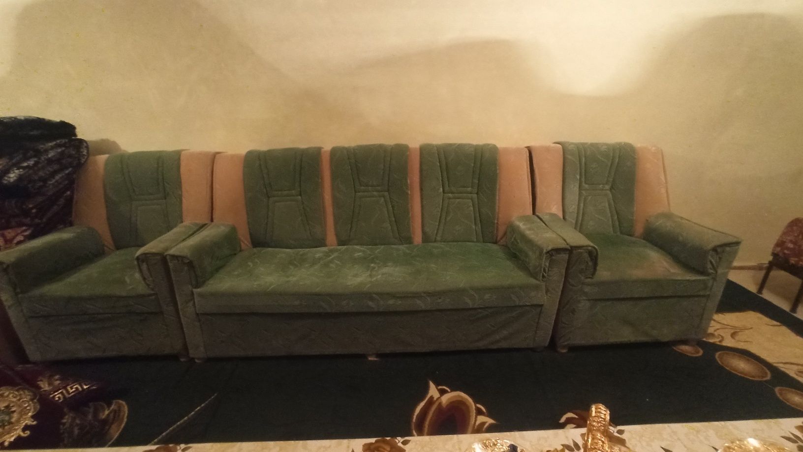 Stenka va divan kreslolar sotiladi arzon narxda