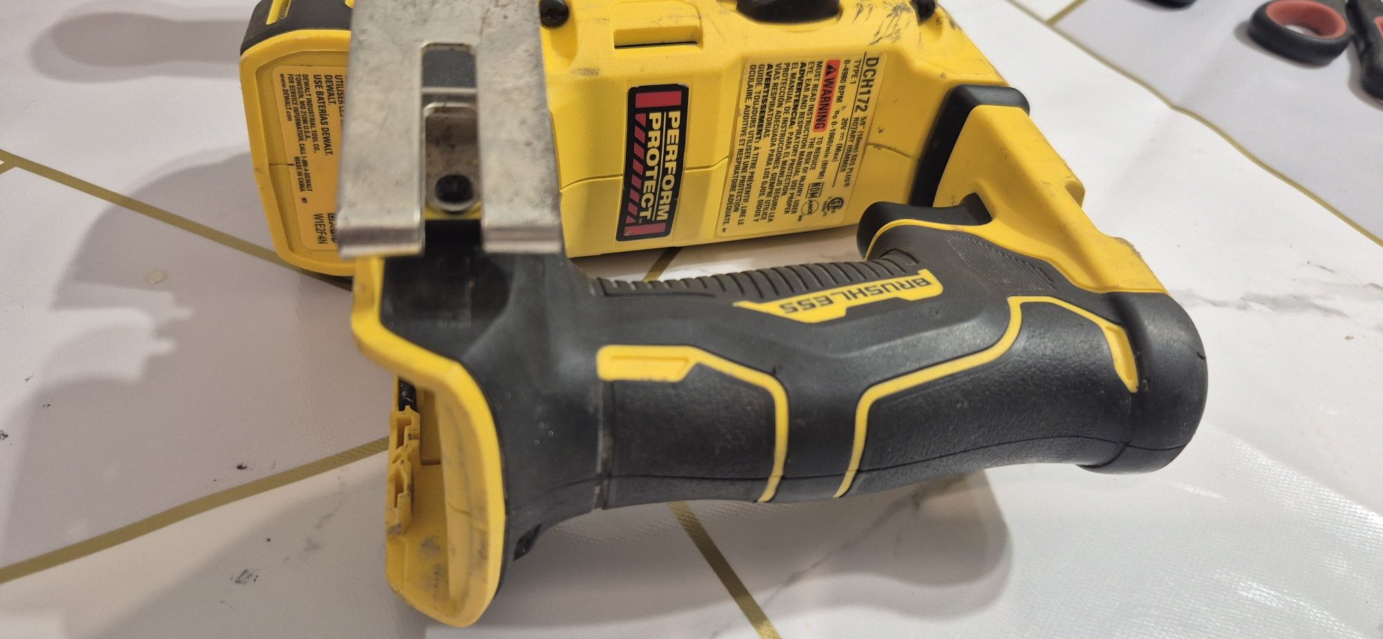 Перфоратор Dewalt DCH172