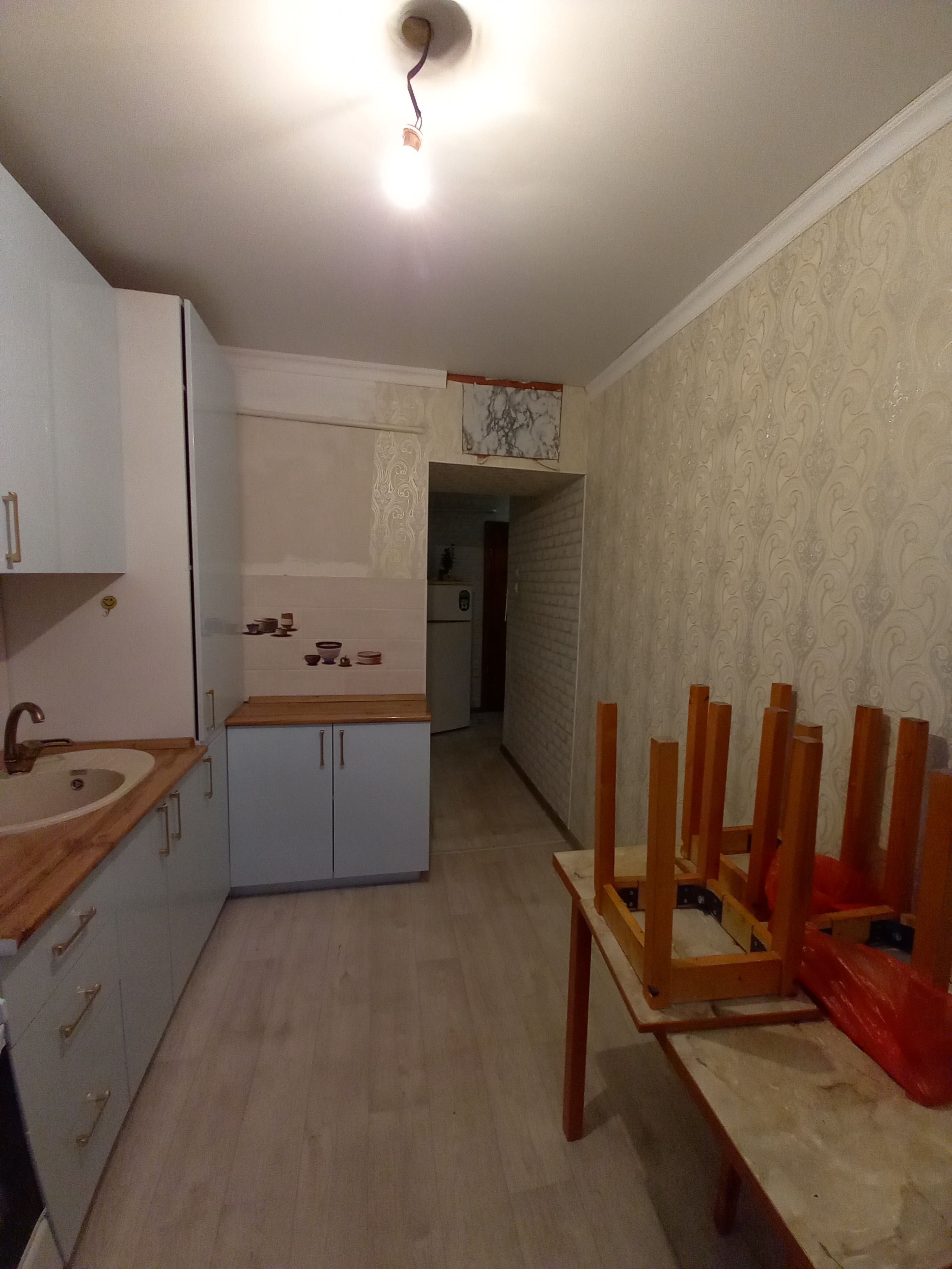 3 к.кв. этаж 1/5, возле 22 школы, акация