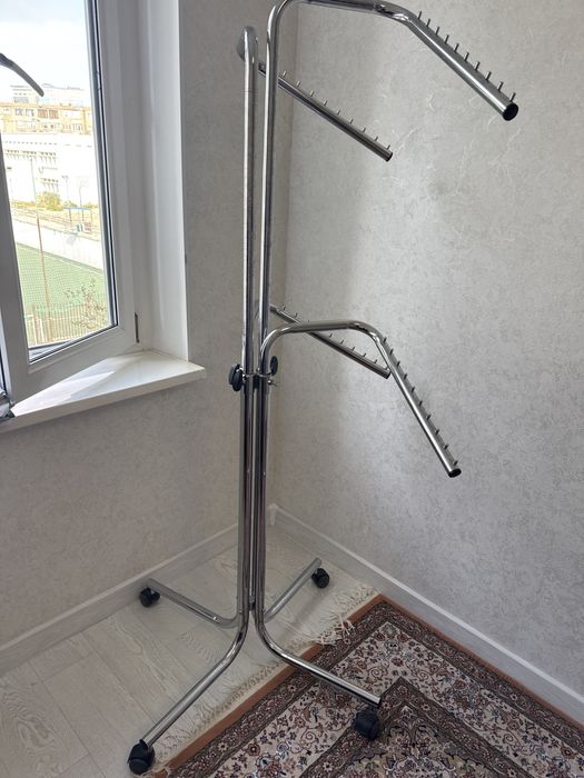 Продам стойку для одежды