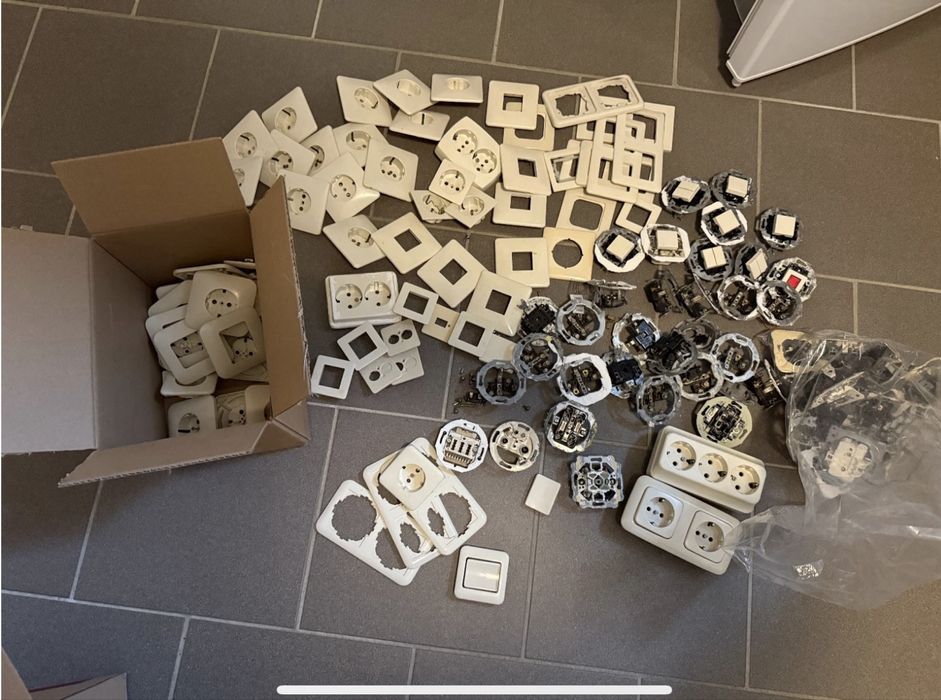 Голям лот немски контакти, ключове, капаци и рамки