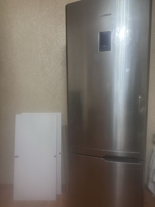 Холодильник двухкамерный  samsung