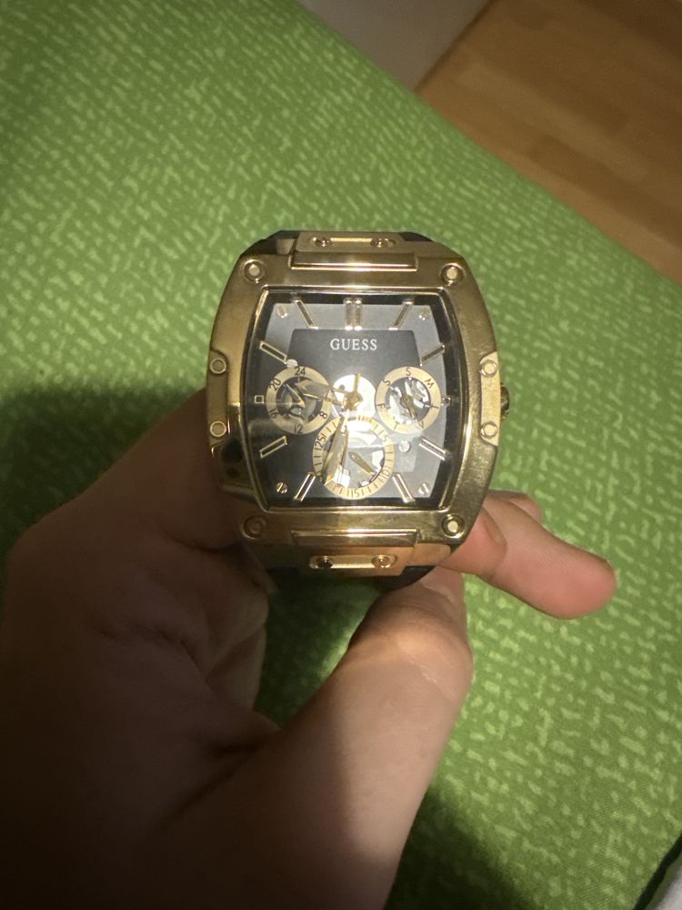 Часовник Guess Phoenix