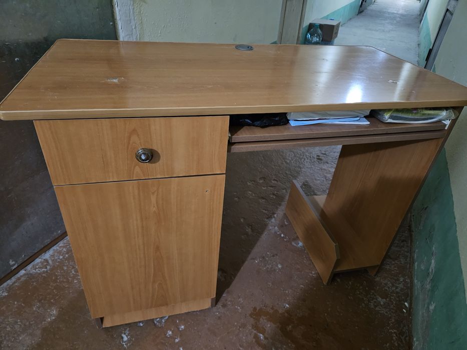 дарс килиш учун стол