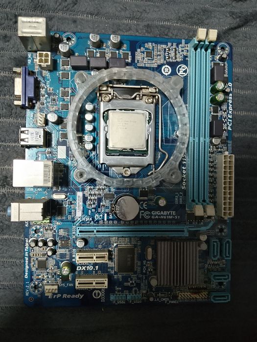 Материнская плата Gigabyte GA-H61M-S1 вместе с Xeon E3-1220