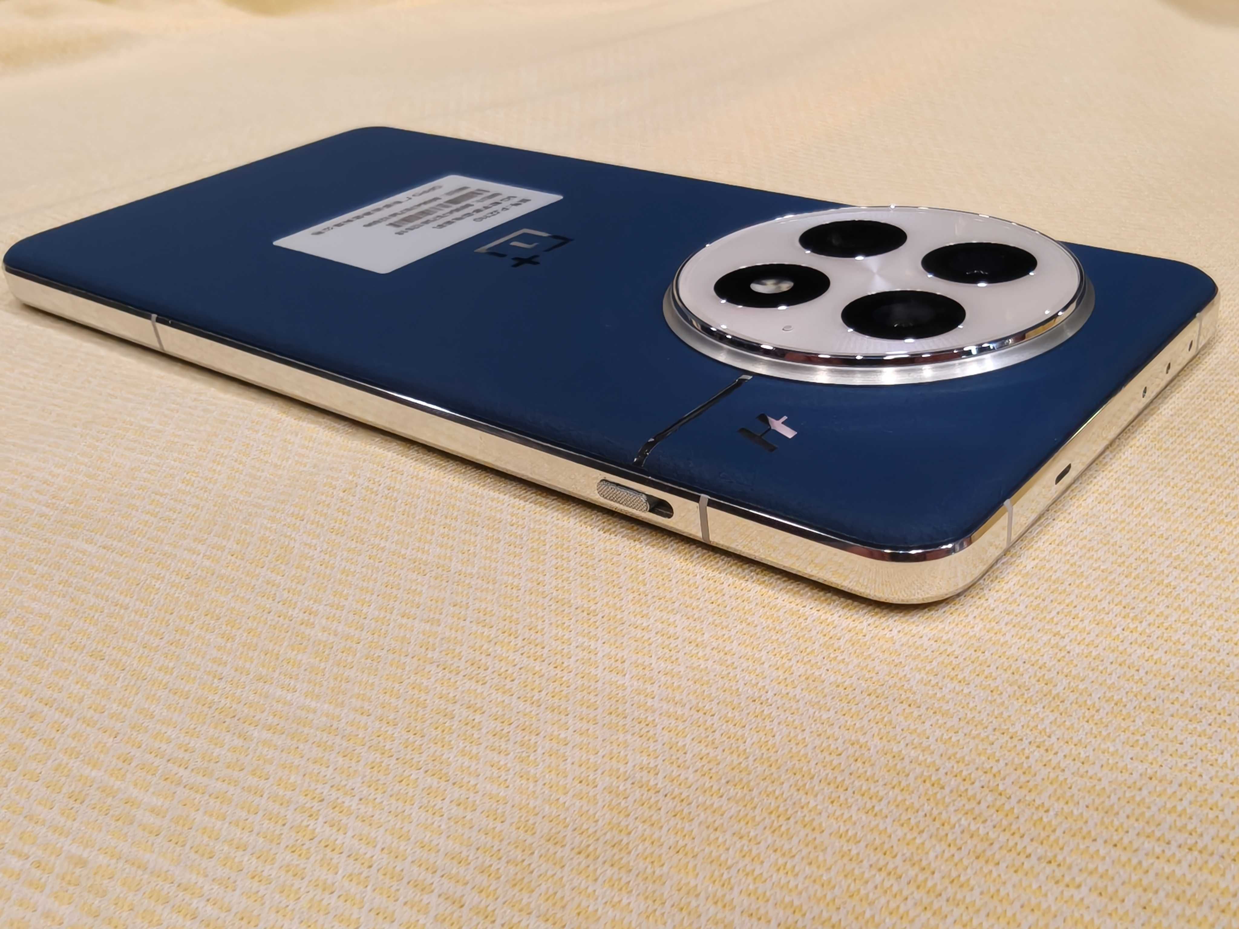 Нови OnePlus 13 16/512 - SD8 Elite; 6.82";Hasselblad 3x50mpx;6000mAh
